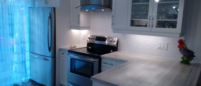 Rénovation de cuisine avec installation et aménagement de four et réfrigérateur